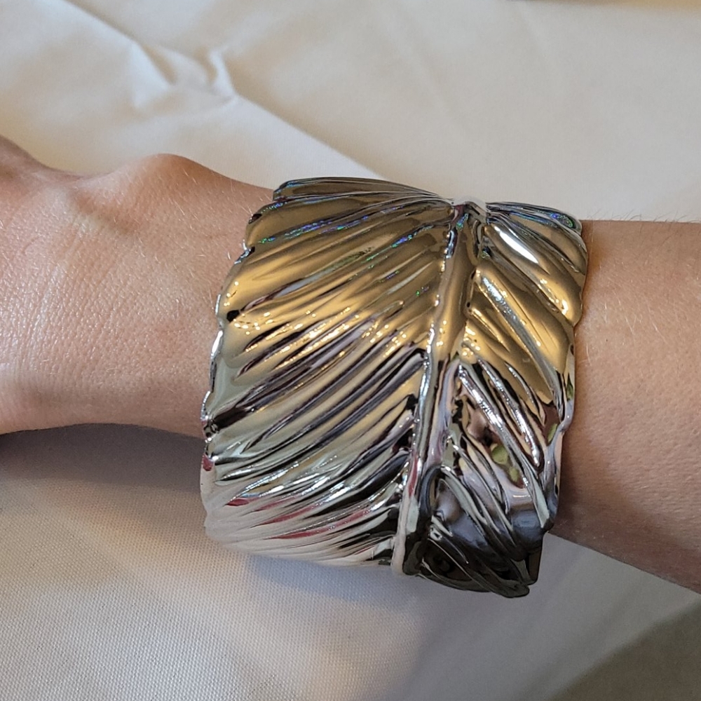 Adjustable silver plated leaf design cuff/bracelet